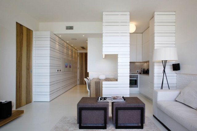 Modern lägenhetsinredning-vita träelement