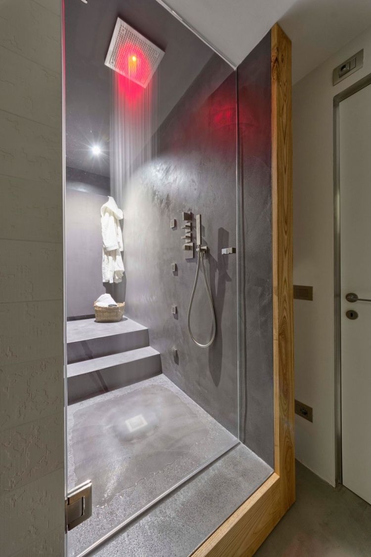 modern-lägenhet-badrum-regn-dusch-huvud-led-ljus-färg-förändring