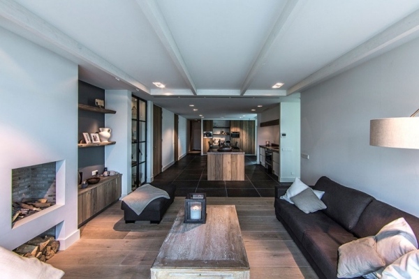 modern lägenhet med skybox design trä look