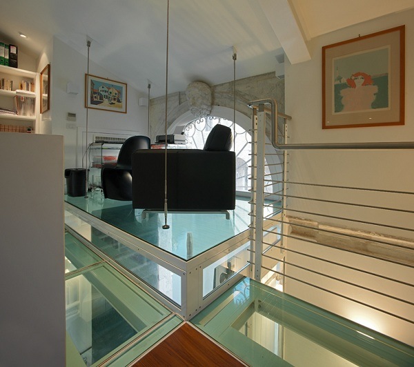 andra våningen-glas-golv-modern-lägenhet-Venedig