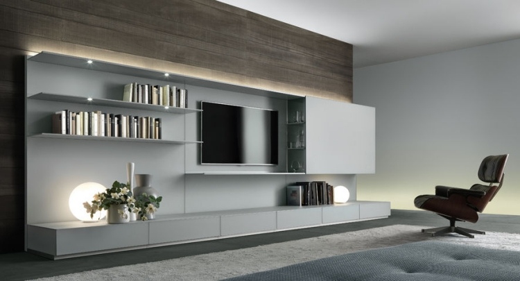 modern-levande-vägg-led-hyllor-böcker-vit-eames-lounge-fåtölj-belysning