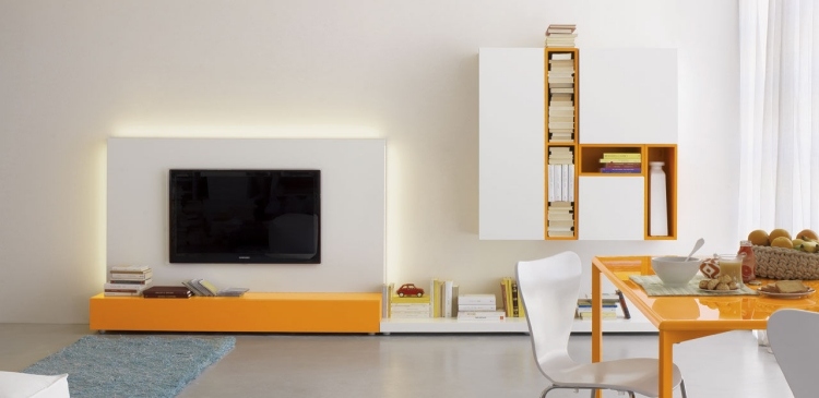 modern-vägg-enhet-led-vit-gul-högglans-hyllor-skåp-matbord-stolar