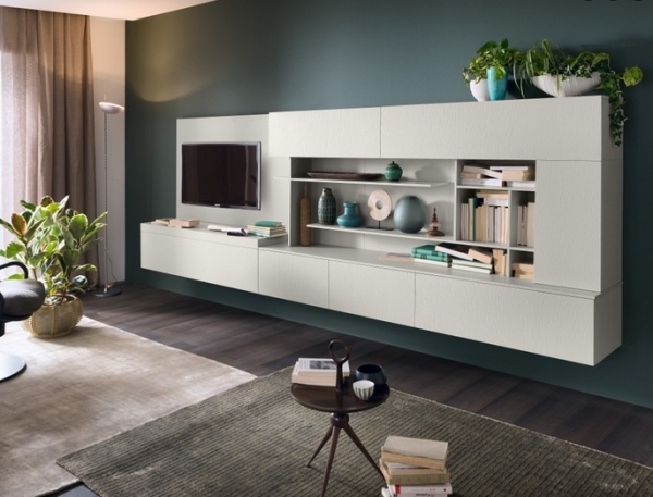 vardagsrum-möbler-design-väggsystem-väggplattor-hyllor-vägg-skåp-hängbottnar