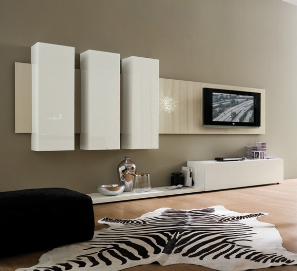 matris-levande vägg-TV-väggskåp-bänk-högglans-vitlackerade väggar-Corda