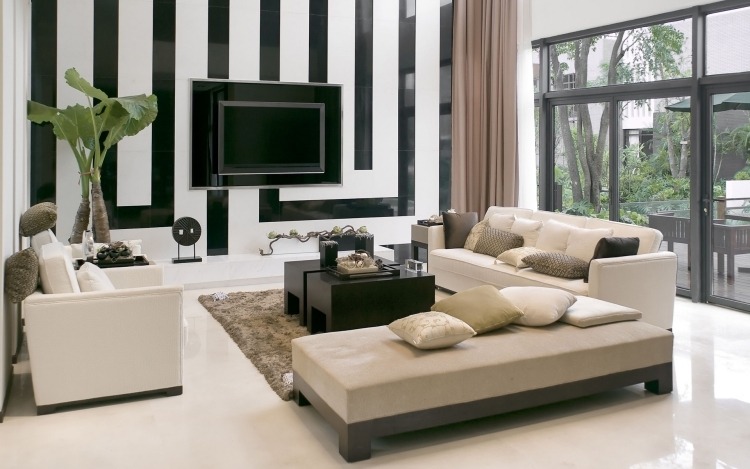 Väggdesign i svart och vitt-vardagsrum-ränder-tv-soffa-beige