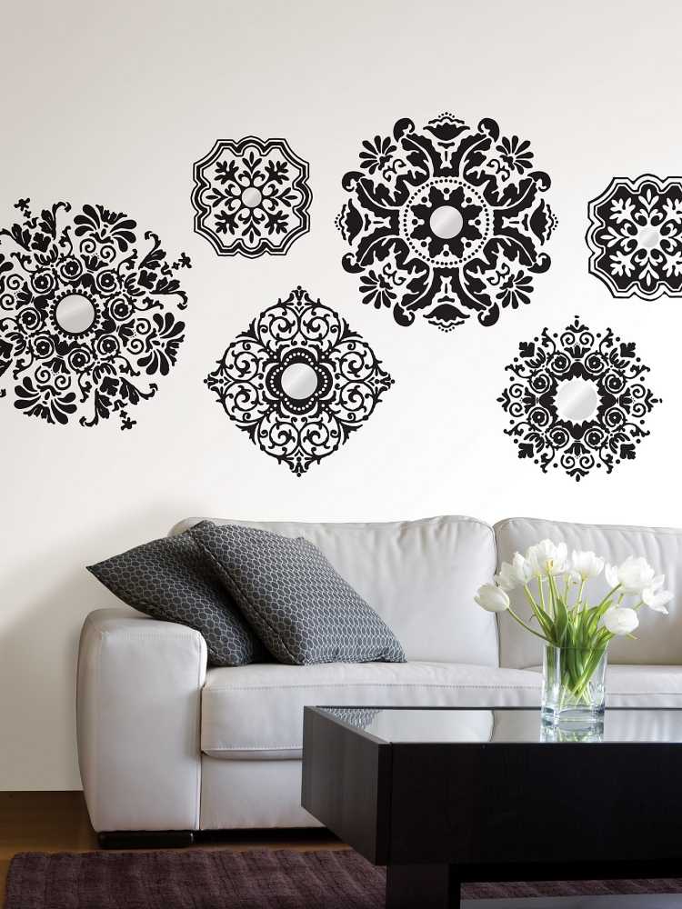 väggdesign-svart-vit-vägg-tatueringar-mandala-ornament-mönster-soffa-kuddar