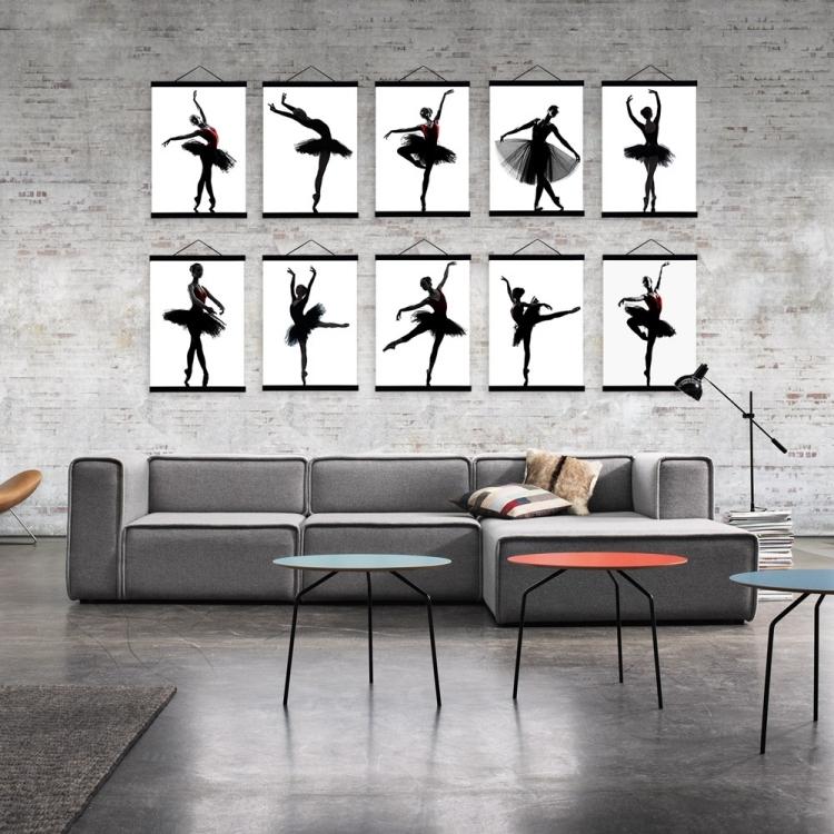 väggdesign-svart-vit-balerinor-modulära-soffa-bilder-sidobord