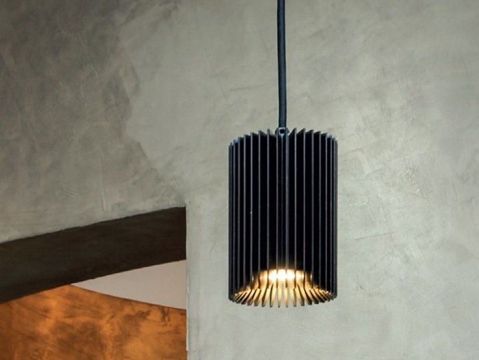 Vardagsrum-lampa-av-Dark-Coolfin-JR-LED-aluminium-hängande-lampa-MaDe-design