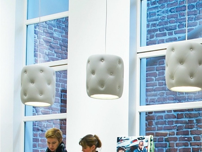 Vardagsrumslampor-Chester-läder-hängande-lampor-bERT & amp; dENNIS-design-studio