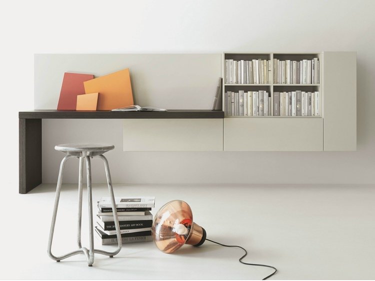 modernt-vardagsrum-möbler-lagring-utrymme-hylla-skåp-vit-vägg-hängande-minimalistisk-design