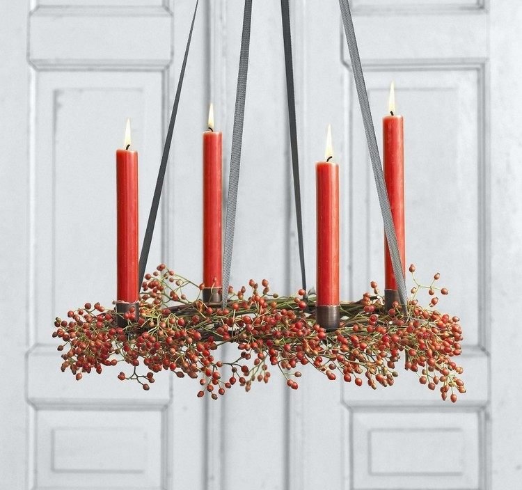 modern-advent-krans-hängande-advent-krans-modern-konstgjord-bär-grenar-röda ljus