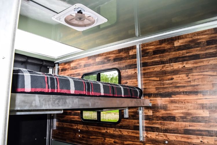 modern campingvagn kompakt husvagn godstransporttransportör sequoia ventilationsfönster