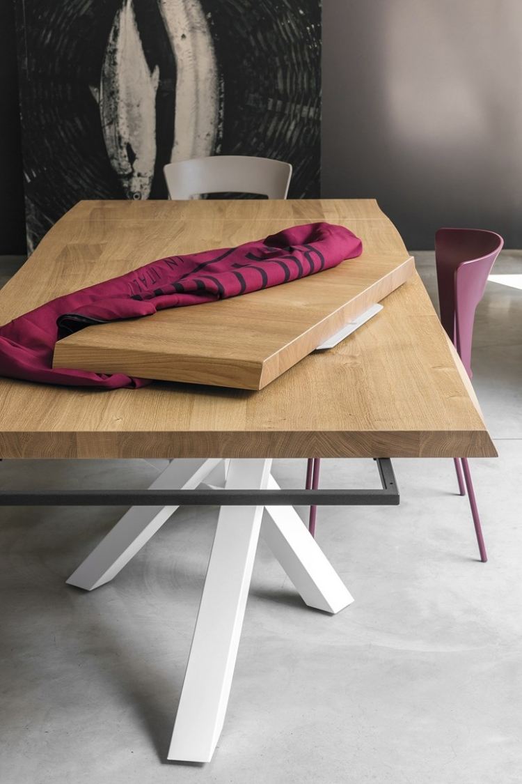 modern-matbord-trä-stål-vit-bord-ben-trä-topp-massiva-stolar-modern-shangai-riflessi