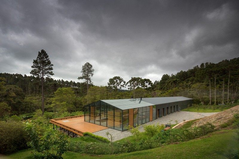 Modern fasad-hus-hus-fasad-pool-glastak-vinterträdgård