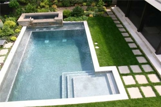 klassisk pooldesign i trädgården