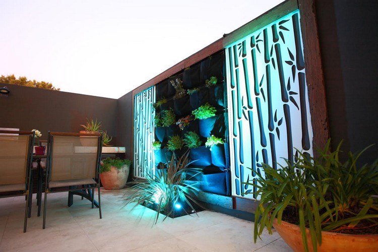 modernt-sekretess-skydd-trädgård-design-golv spotlights-vägg-växt-väskor-bambu-motiv