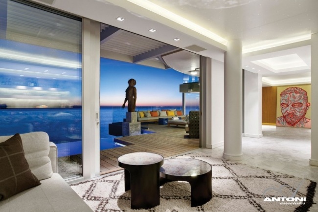soffbord runt modern lägenhet design med havsutsikt