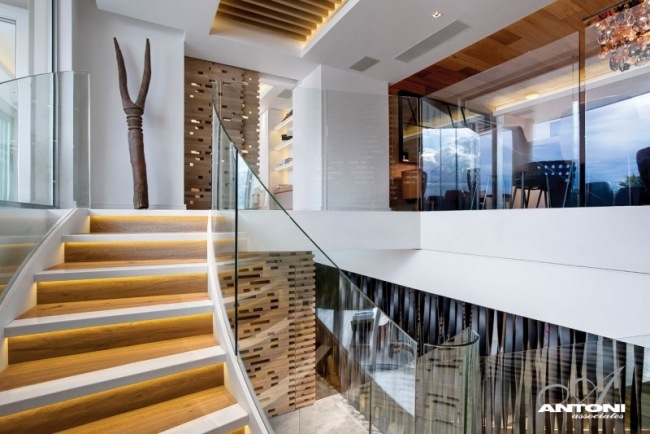 trappor glasräcke modern lägenhet design med havsutsikt