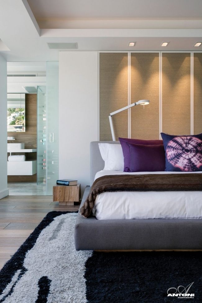 kasta kuddar lila modern designer lägenhet med havsutsikt