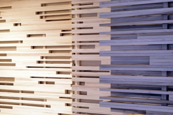 trä-plankor-dynamik-modern-interiör-arkitektur