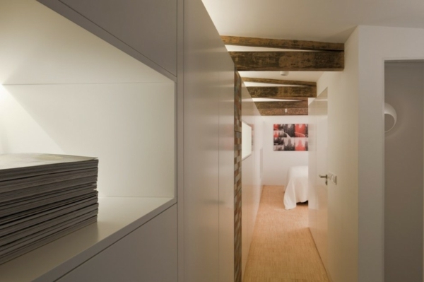modern minimalistisk lägenhet - trägolv