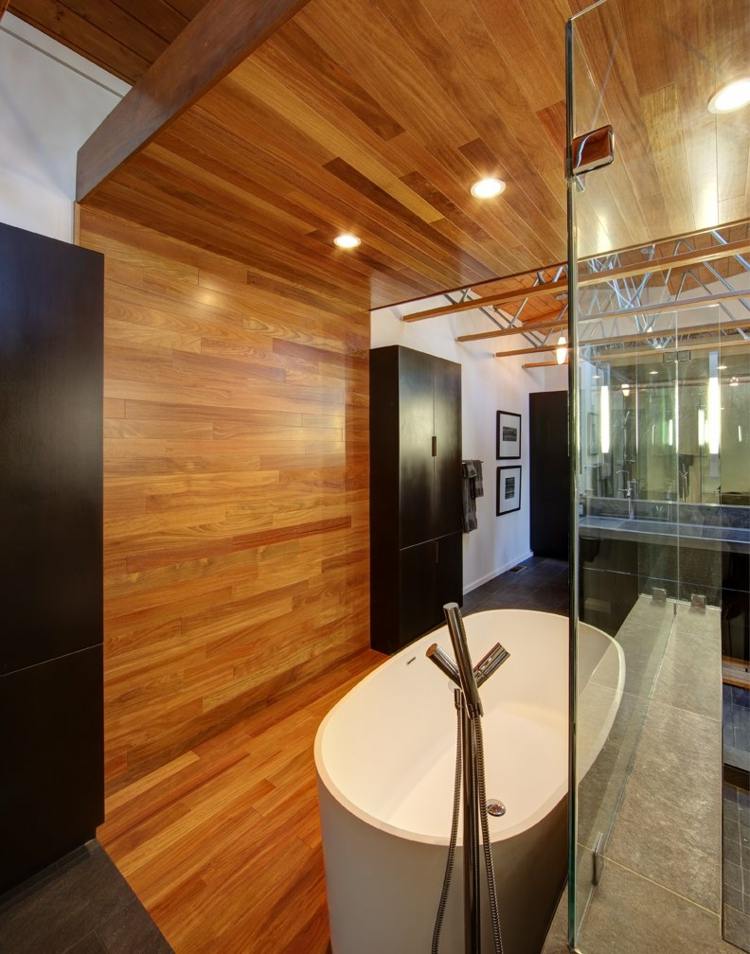 badrum-trä-accent-golv-vägg-tak-våt cell-badkar-glas-skiljevägg