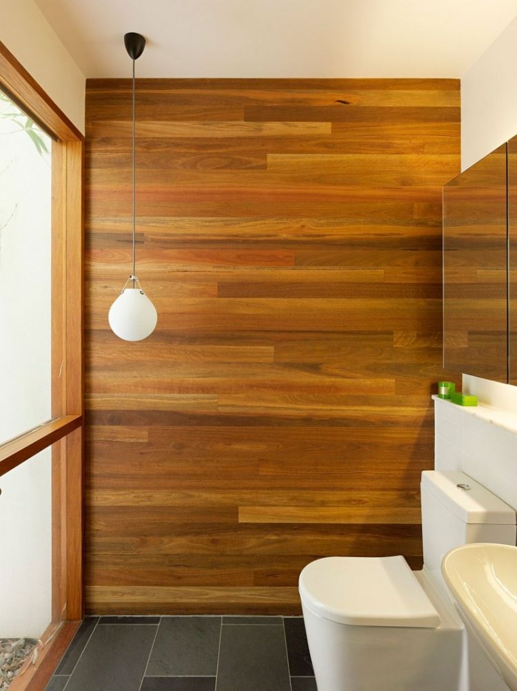 badrum-trä-modern-design-väggbeklädnad-hängande-lampa-grå-kakel