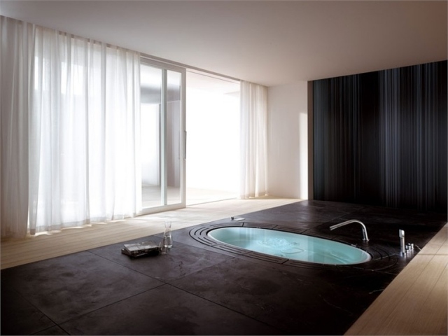 badkar-nedsänkt-i-golvet-modern-badrum-design
