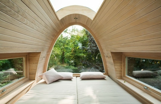 Dubbelsäng sovplats idéer stora takfönster