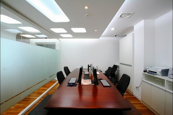 futuristisk kontorsdesign - Cella Clinic i Sydkorea