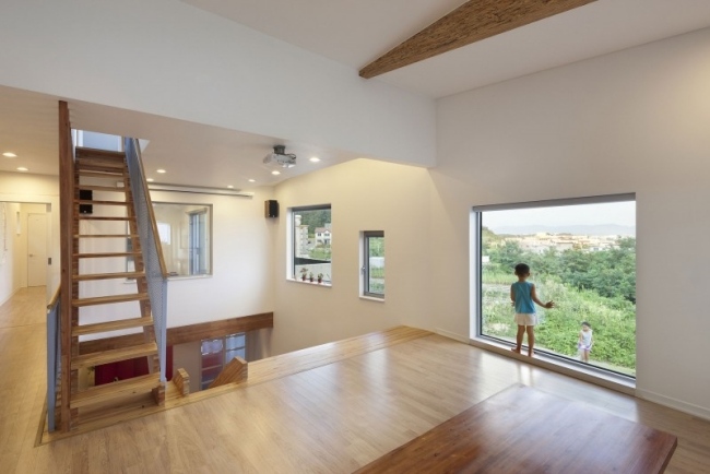 modernt hus sydkorea fönster trägolv trappor