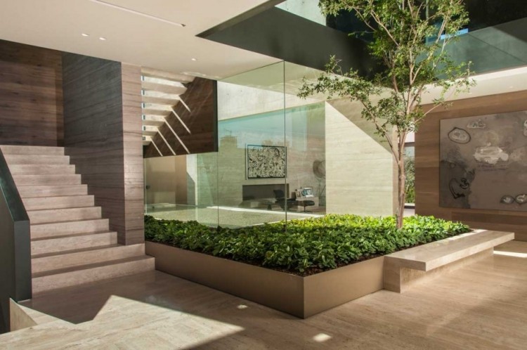modernt hus-interiör-trädgård-sten-platta-golv