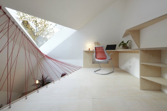 Takfönster-triangulär-modern-kontors-golv-design-möbler gjorda av plywood