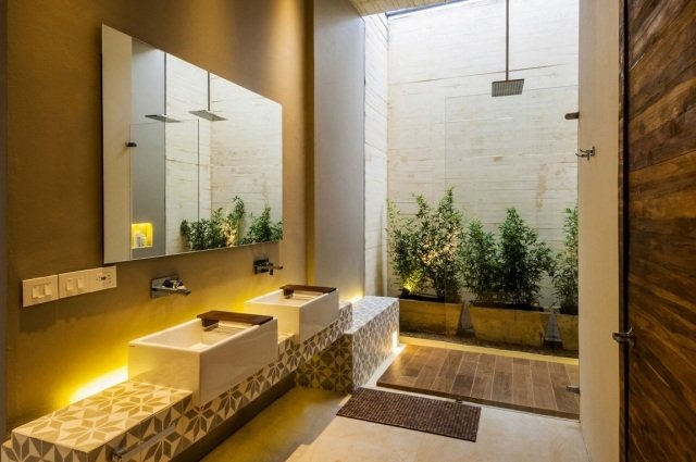 badrum-utomhus-dusch-planter-omgivande belysning