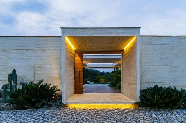 modernt platt tak hus betong-entré-belysning-skjutdörr