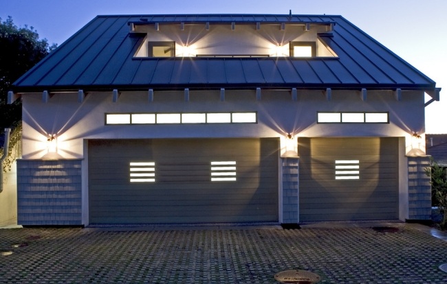 moderna garageportar grå fönsterelement belysning accent