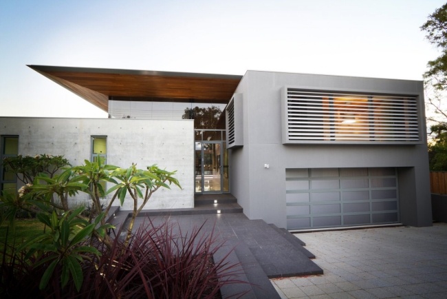 modernt hus garageport design grå trätak