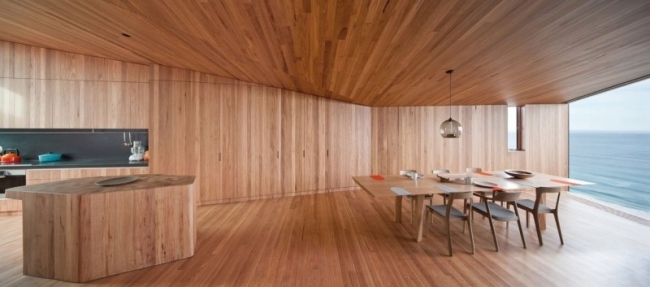 öppet designhus på kusten träbord stolar-trä tak design