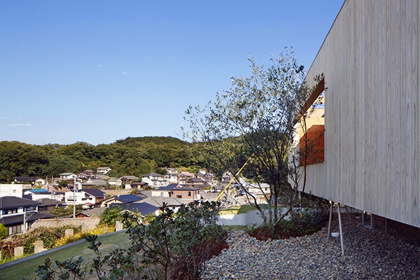 hus i japan med utsikt över naturen