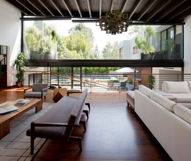 modern inredning hus golvbrädor moderna möbler panoramafönster