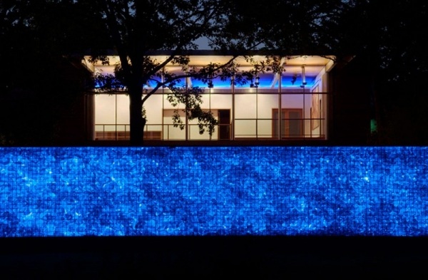 trädgård vägg glas inre belysning blå