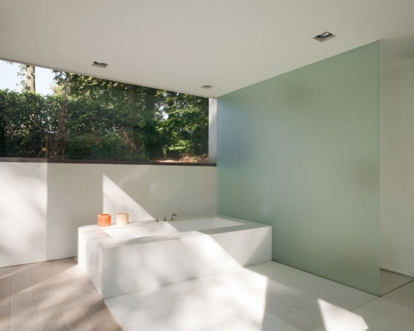 badrums minimalism frostad glasvägg