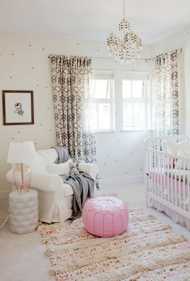 Babyrum-rosa-pall-baby-säng-gjord i trä