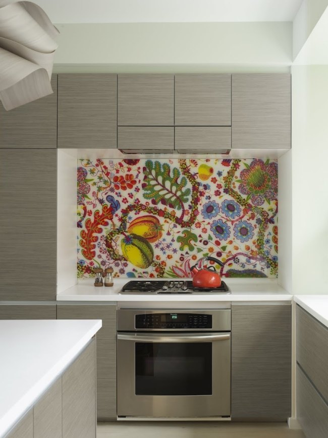 kök bakvägg dekorativ accent modern lägenhet design i ljusa färger