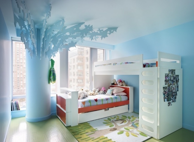 dubbelsäng blå modern lägenhet interiör i ljusa färger