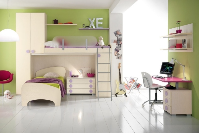 modernt-barnrum-möbler-loft-säng-stege-grädde-möbler-grön-väggfärg