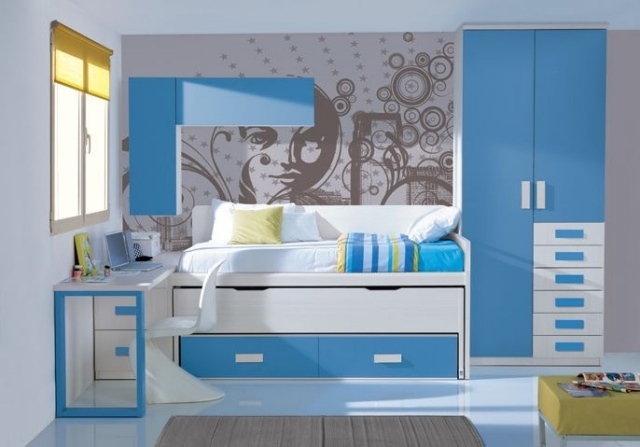 modern-barnrum-möbler-pojke-blå-vit-liten-rum-lämplig