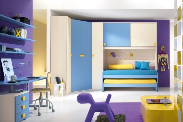 modern-barnrum-möbler-pojke-lila-aubergine-väggfärg