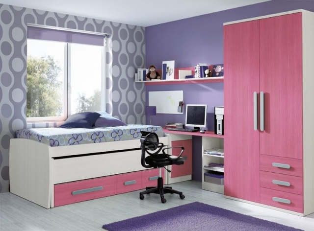 moderna-barnrum-möbler-tjej-rosa-vitt-trä-faner-lila-väggfärg