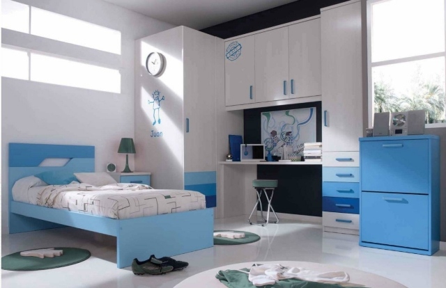 modern-barn-rum-inredning-pojke-vit-blå-tene-möbler-svart-accent vägg